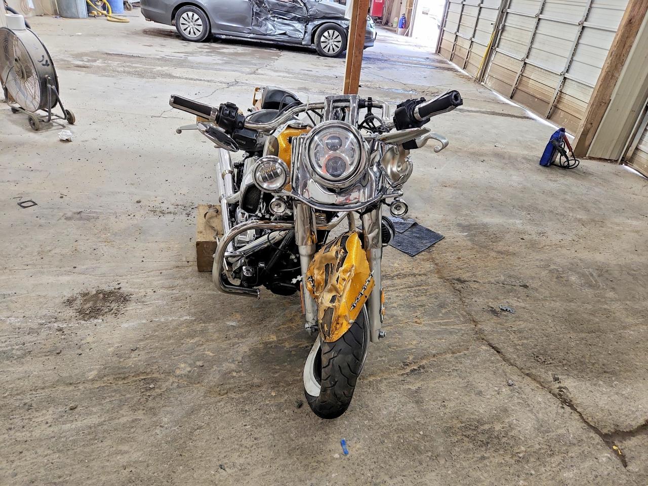 2016 HARLEY-DAVIDSON FL
