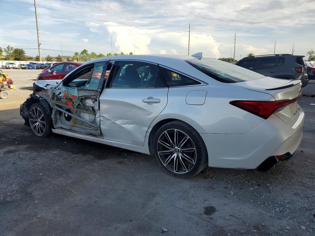2019 TOYOTA AVALON