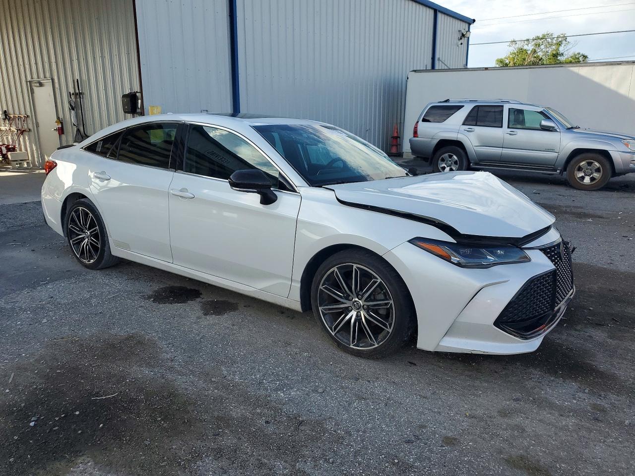 2019 TOYOTA AVALON