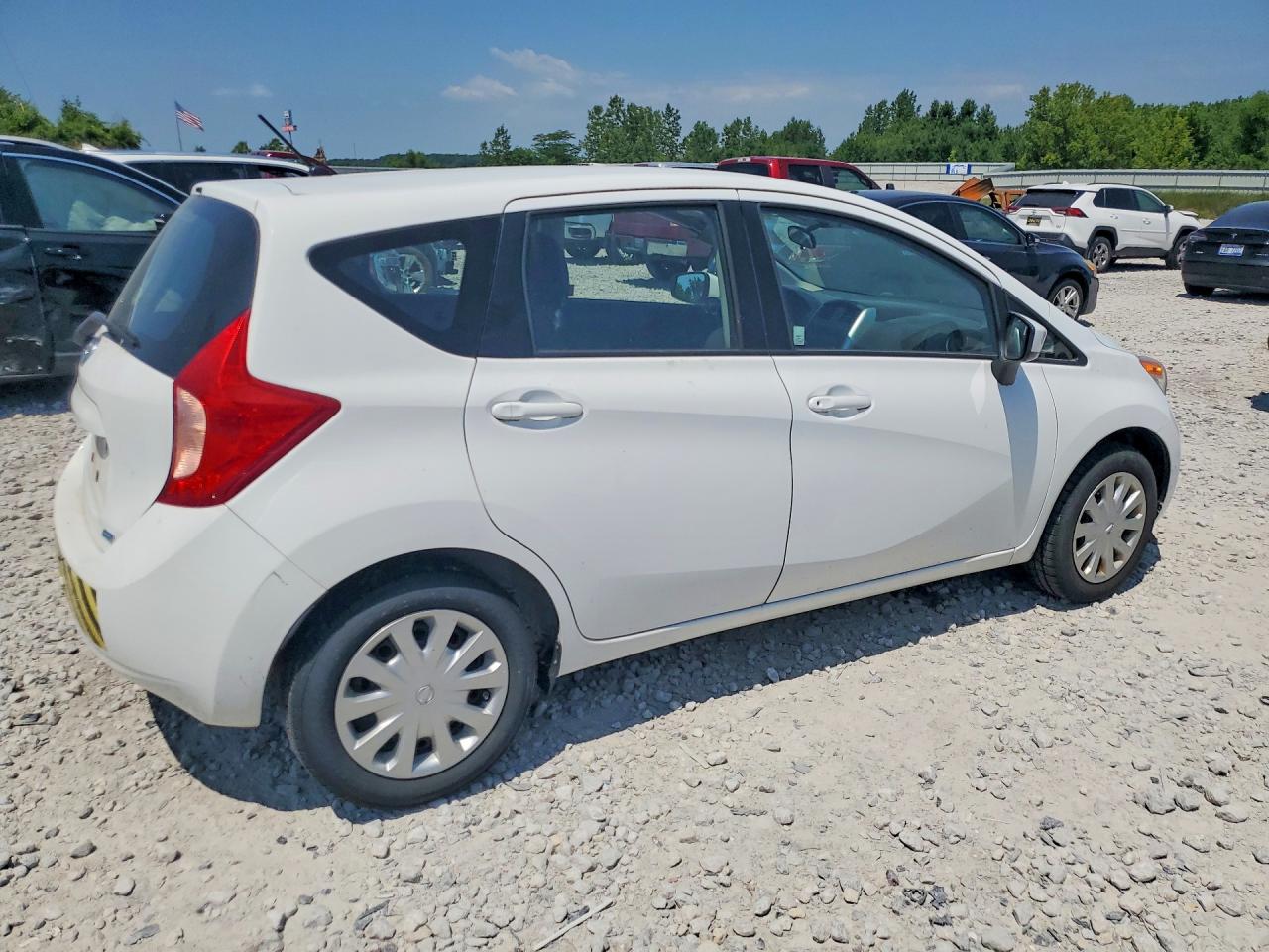 2016 NISSAN VERSA