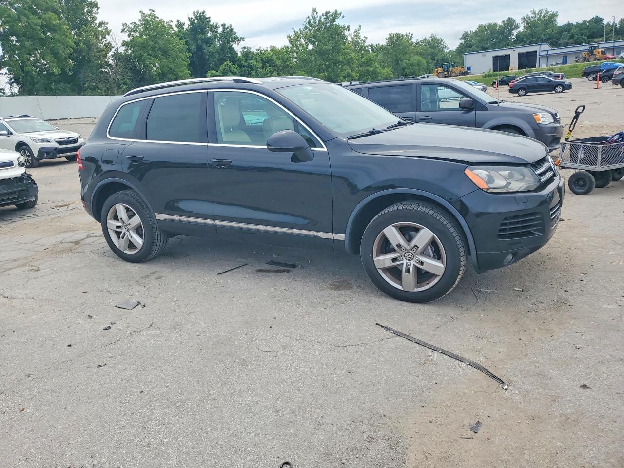 2014 VOLKSWAGEN TOUAREG