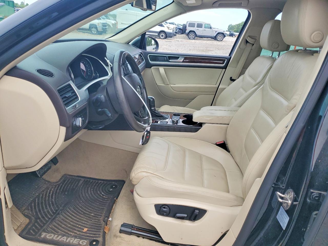 2014 VOLKSWAGEN TOUAREG