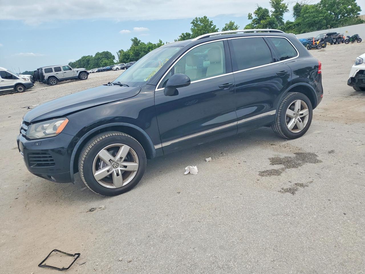 2014 VOLKSWAGEN TOUAREG