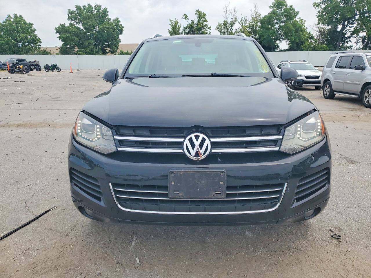 2014 VOLKSWAGEN TOUAREG