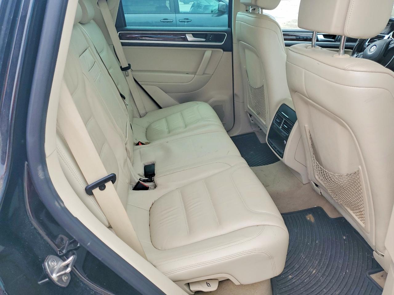 2014 VOLKSWAGEN TOUAREG