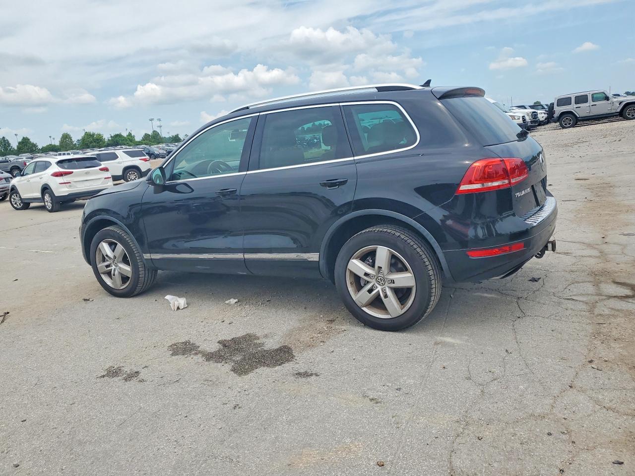 2014 VOLKSWAGEN TOUAREG