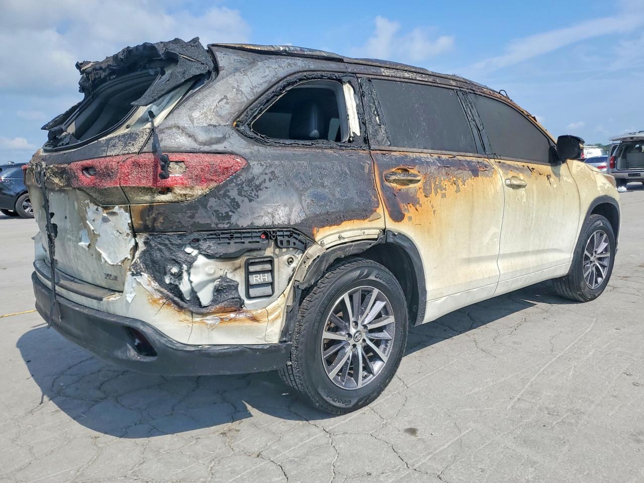 2017 TOYOTA HIGHLANDER