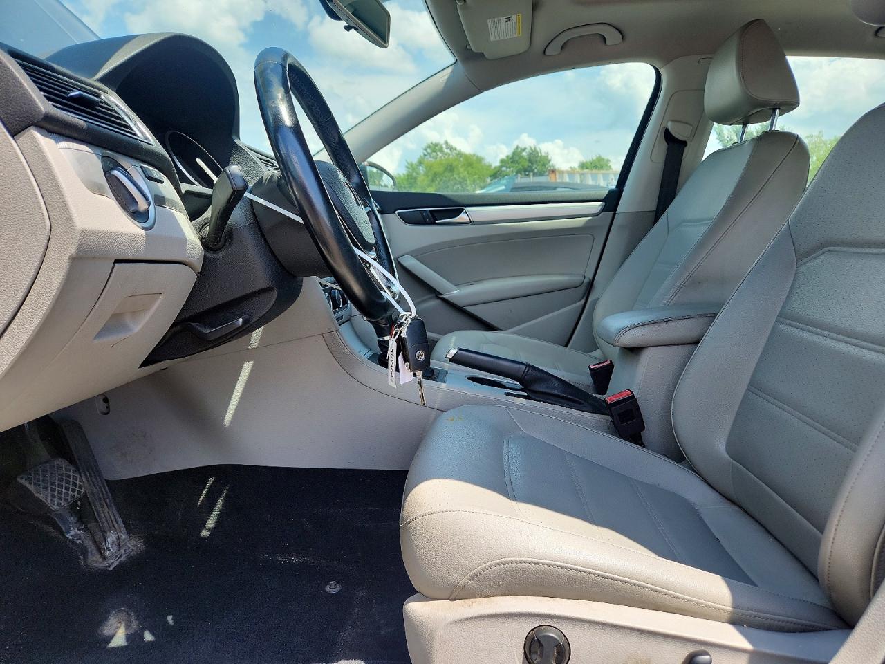2019 VOLKSWAGEN PASSAT