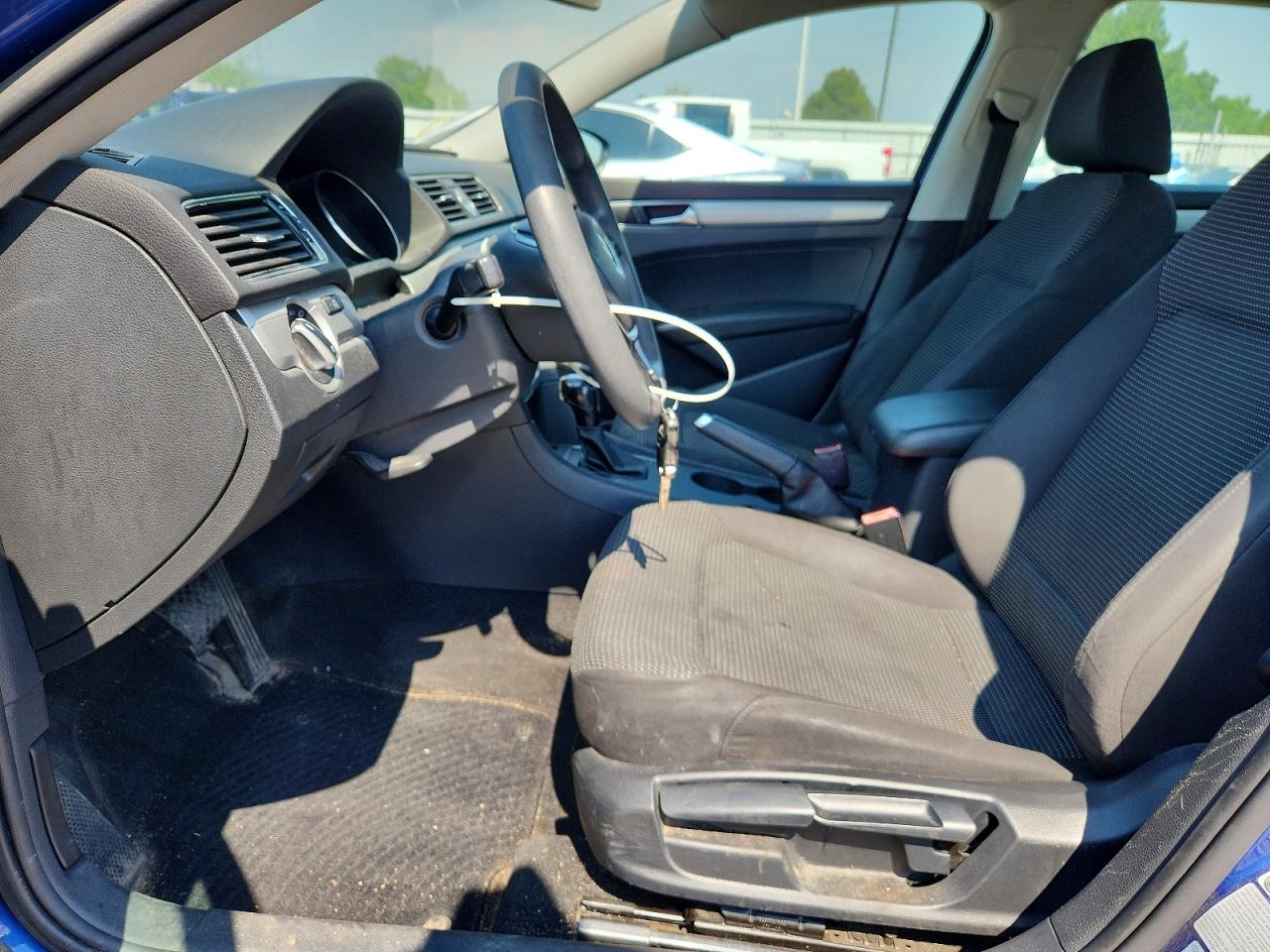 2017 VOLKSWAGEN PASSAT