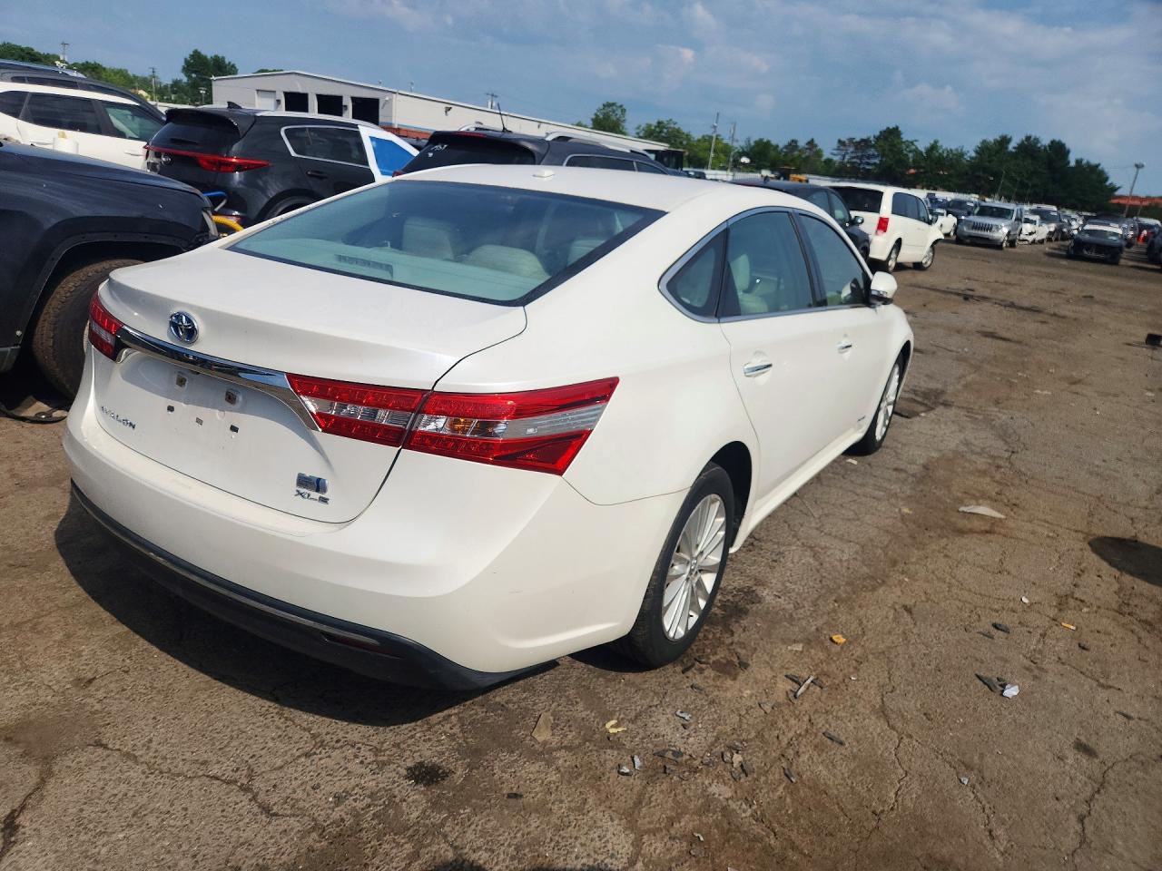 2015 TOYOTA AVALON
