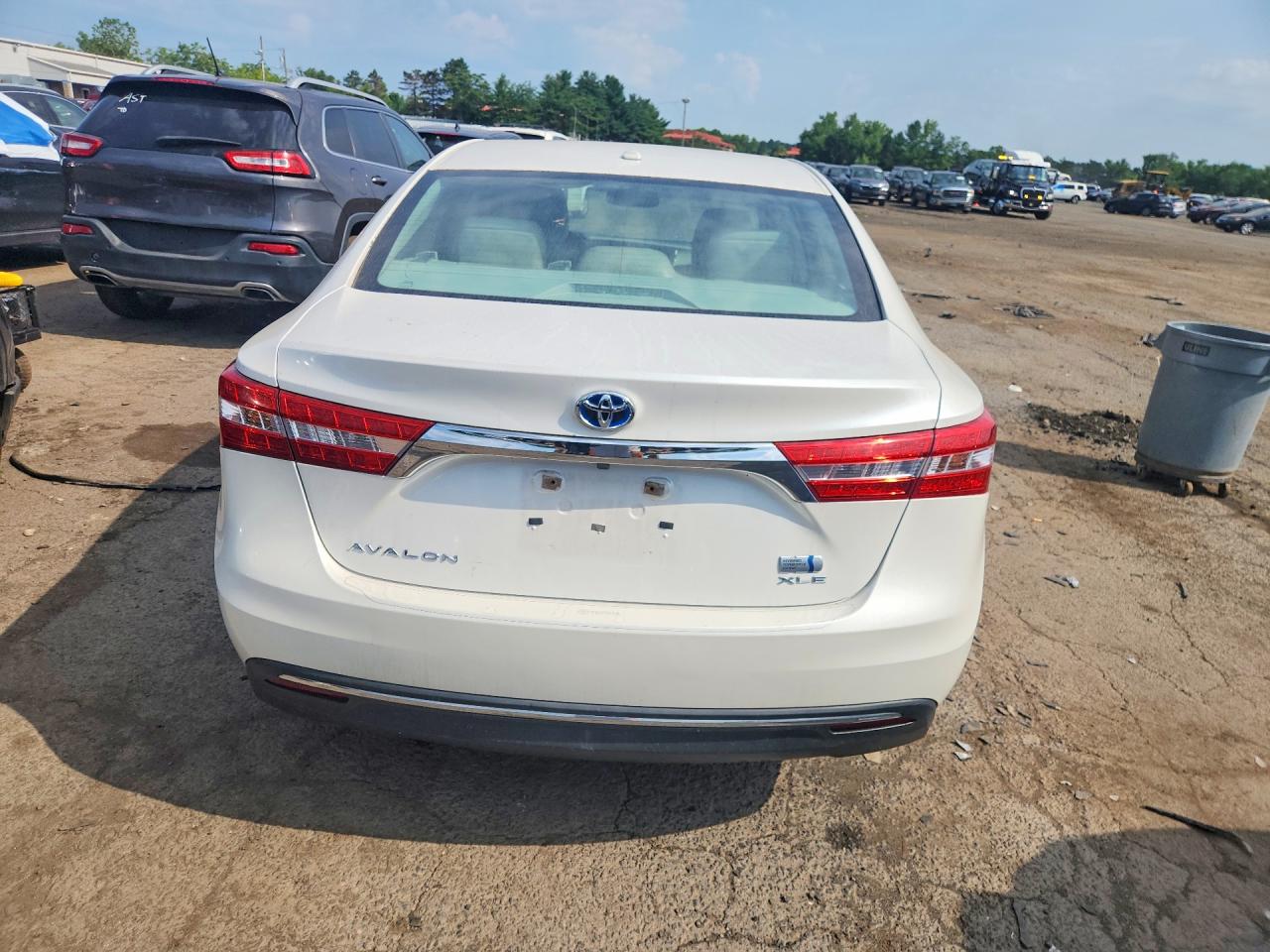 2015 TOYOTA AVALON