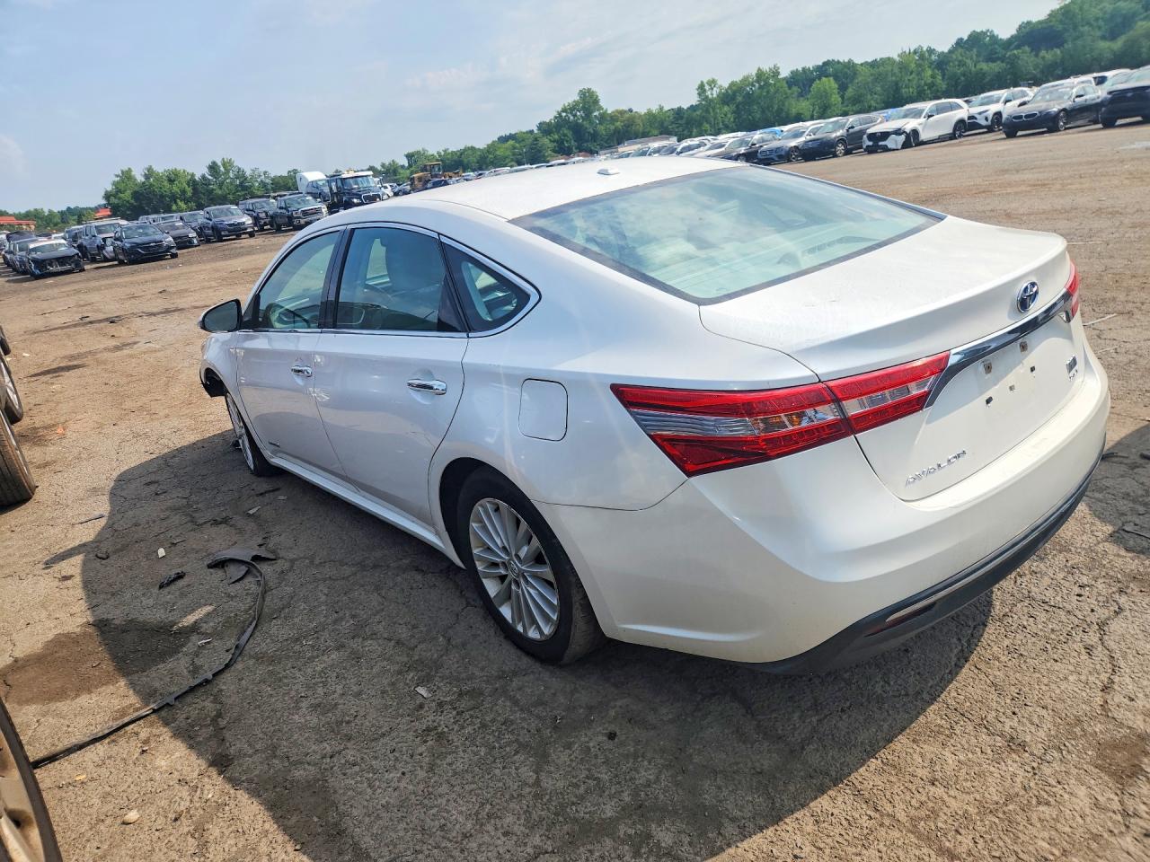 2015 TOYOTA AVALON