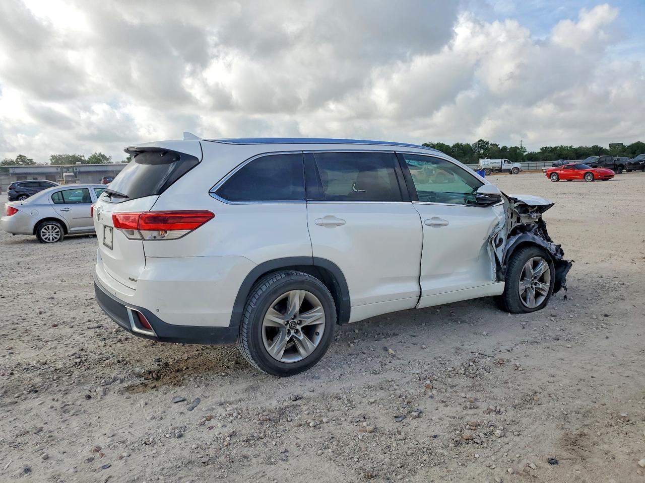 2017 TOYOTA HIGHLANDER