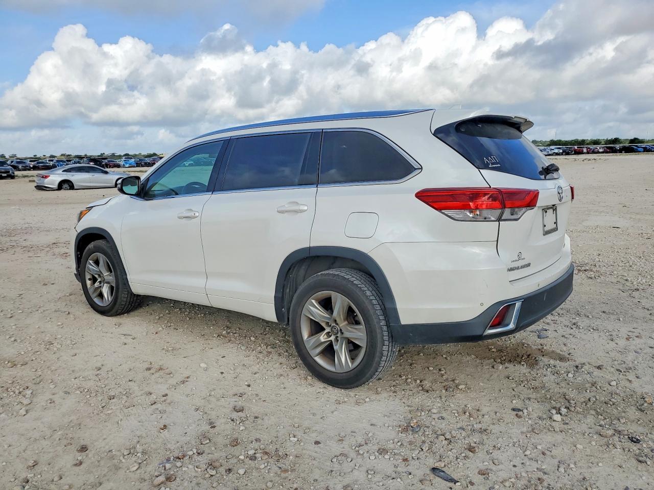 2017 TOYOTA HIGHLANDER