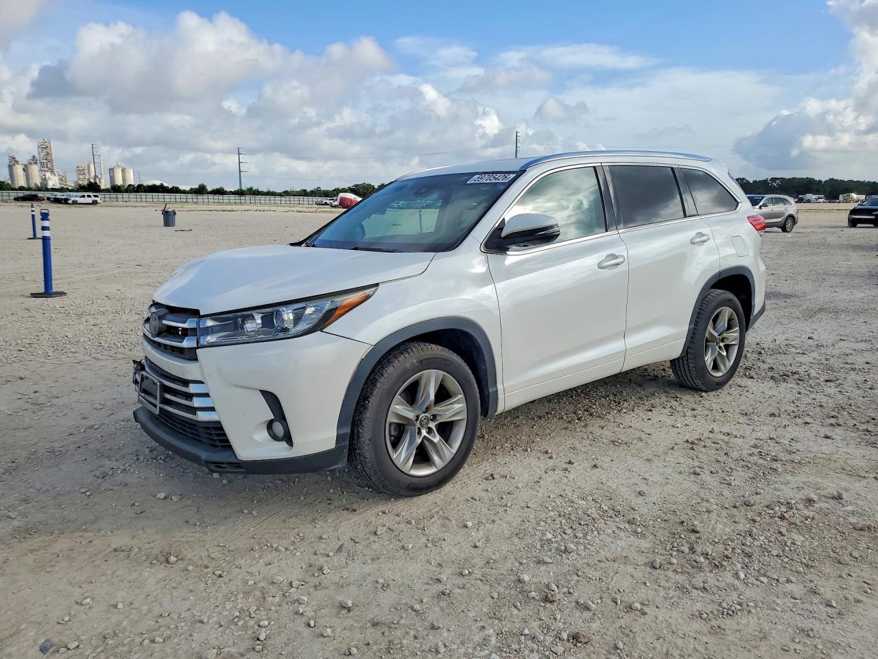 2017 TOYOTA HIGHLANDER