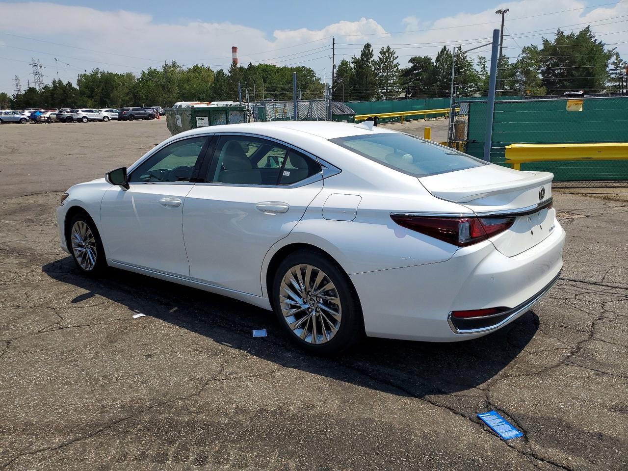 2023 LEXUS ES300