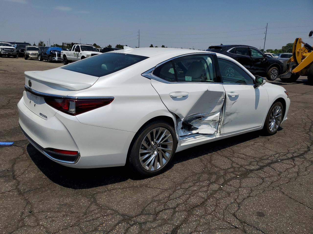 2023 LEXUS ES300