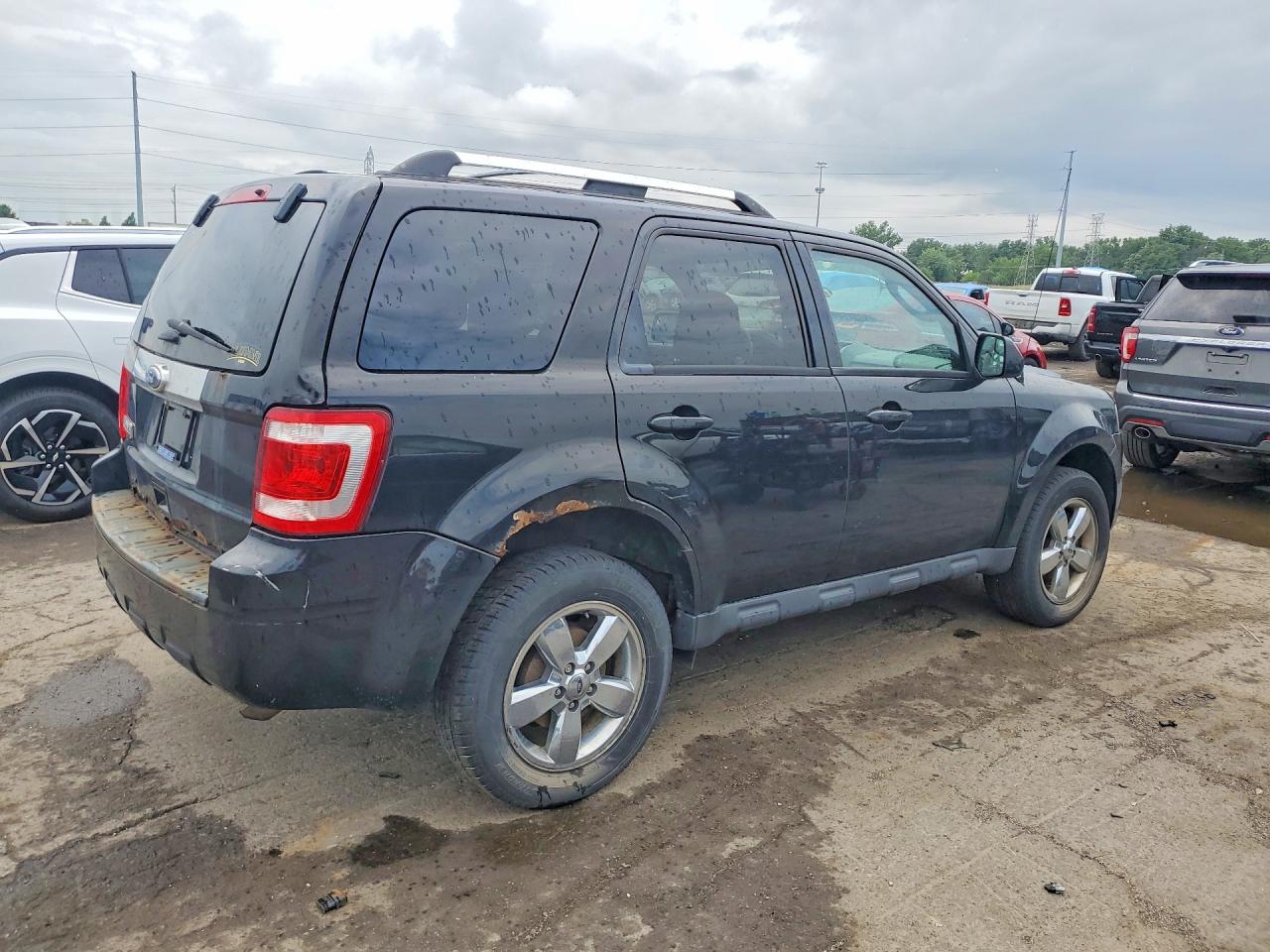 2011 FORD ESCAPE