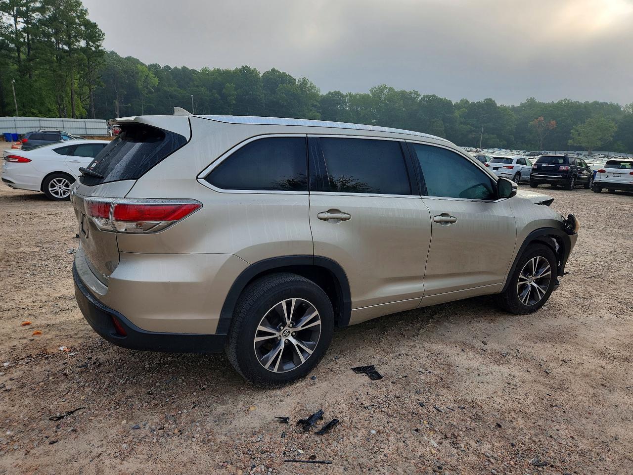 2016 TOYOTA HIGHLANDER
