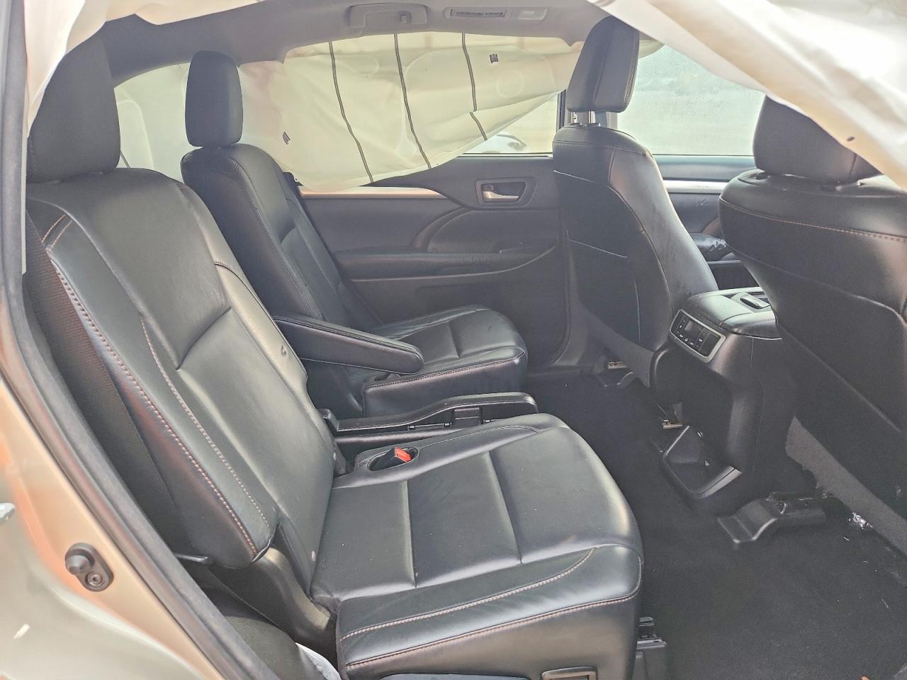 2016 TOYOTA HIGHLANDER