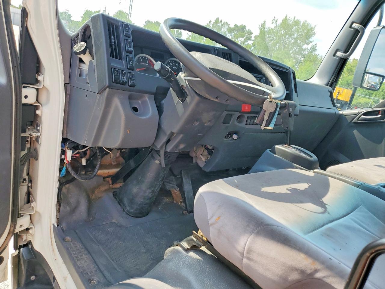 2023 ISUZU NPR
