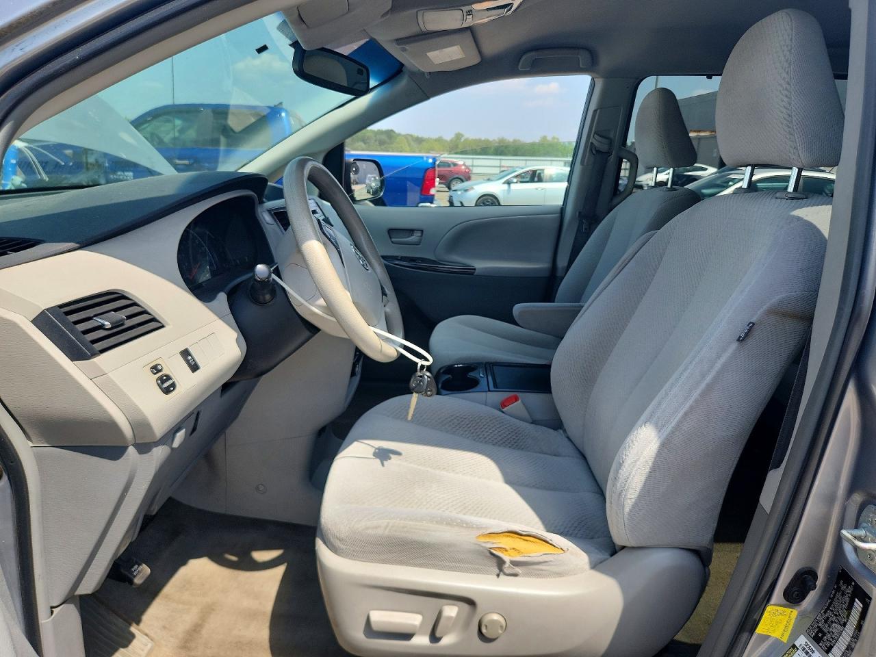 2013 TOYOTA SIENNA