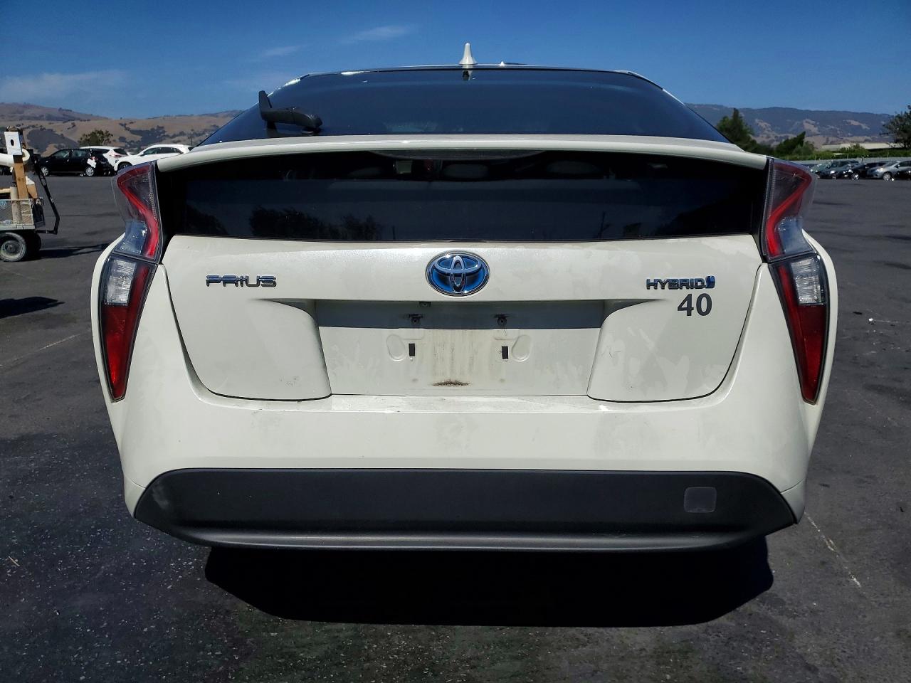 2016 TOYOTA PRIUS