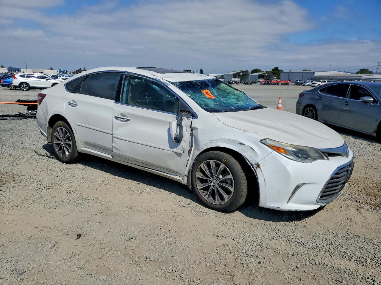 2016 TOYOTA AVALON