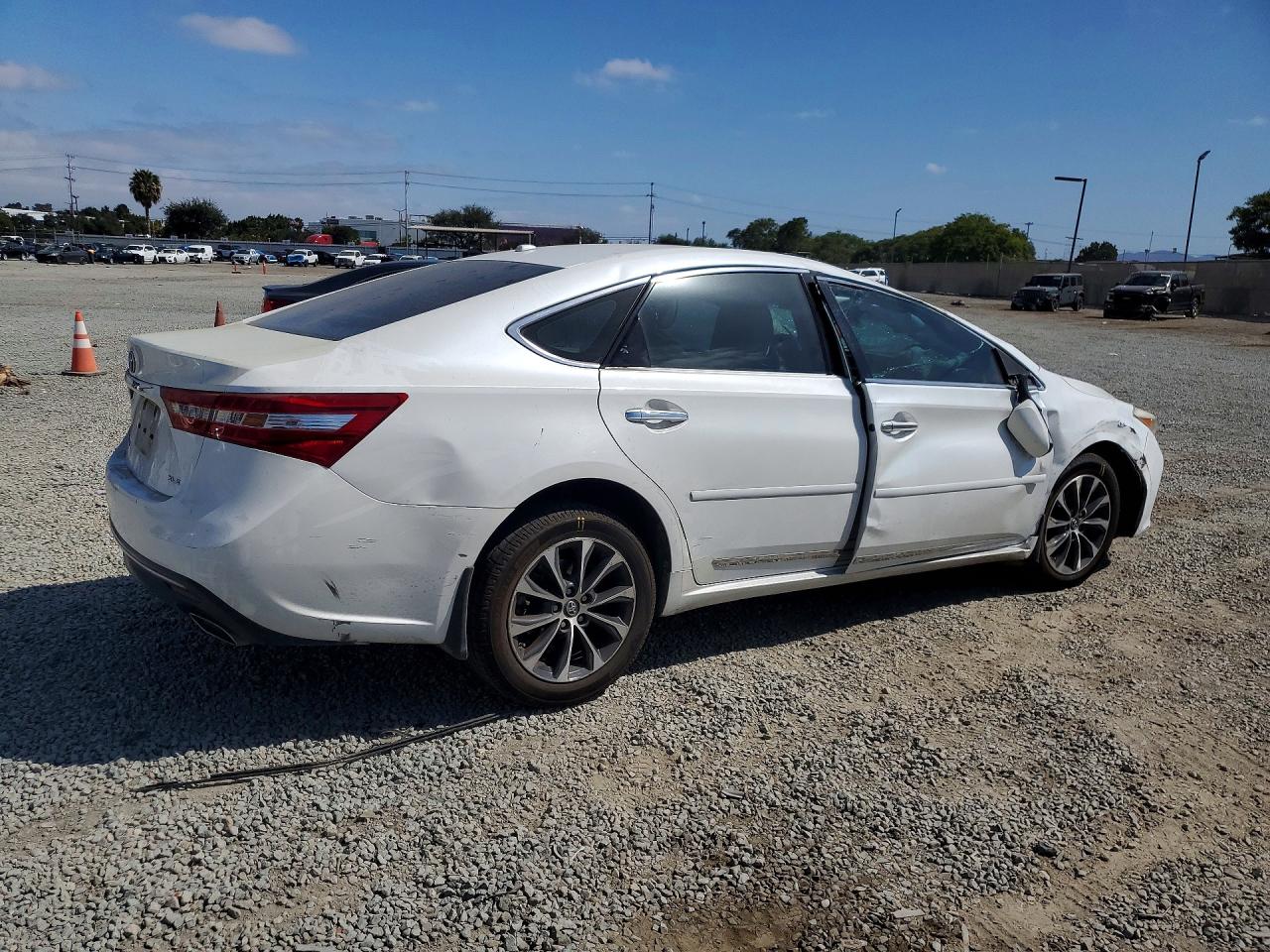 2016 TOYOTA AVALON