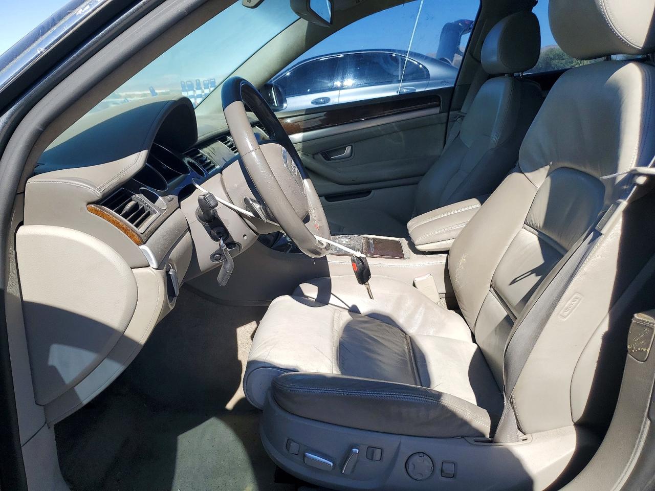 2007 AUDI S8