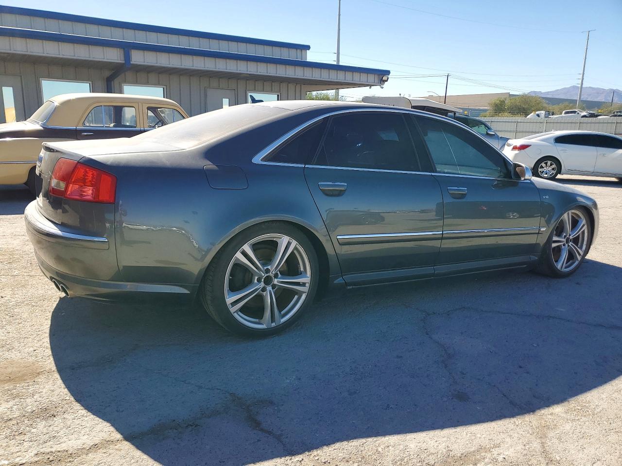 2007 AUDI S8
