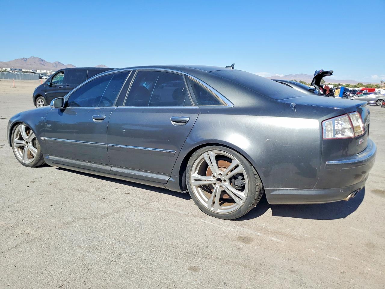 2007 AUDI S8