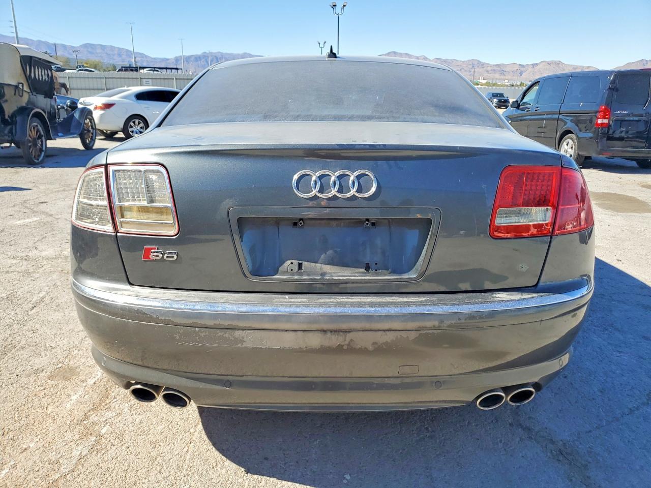 2007 AUDI S8