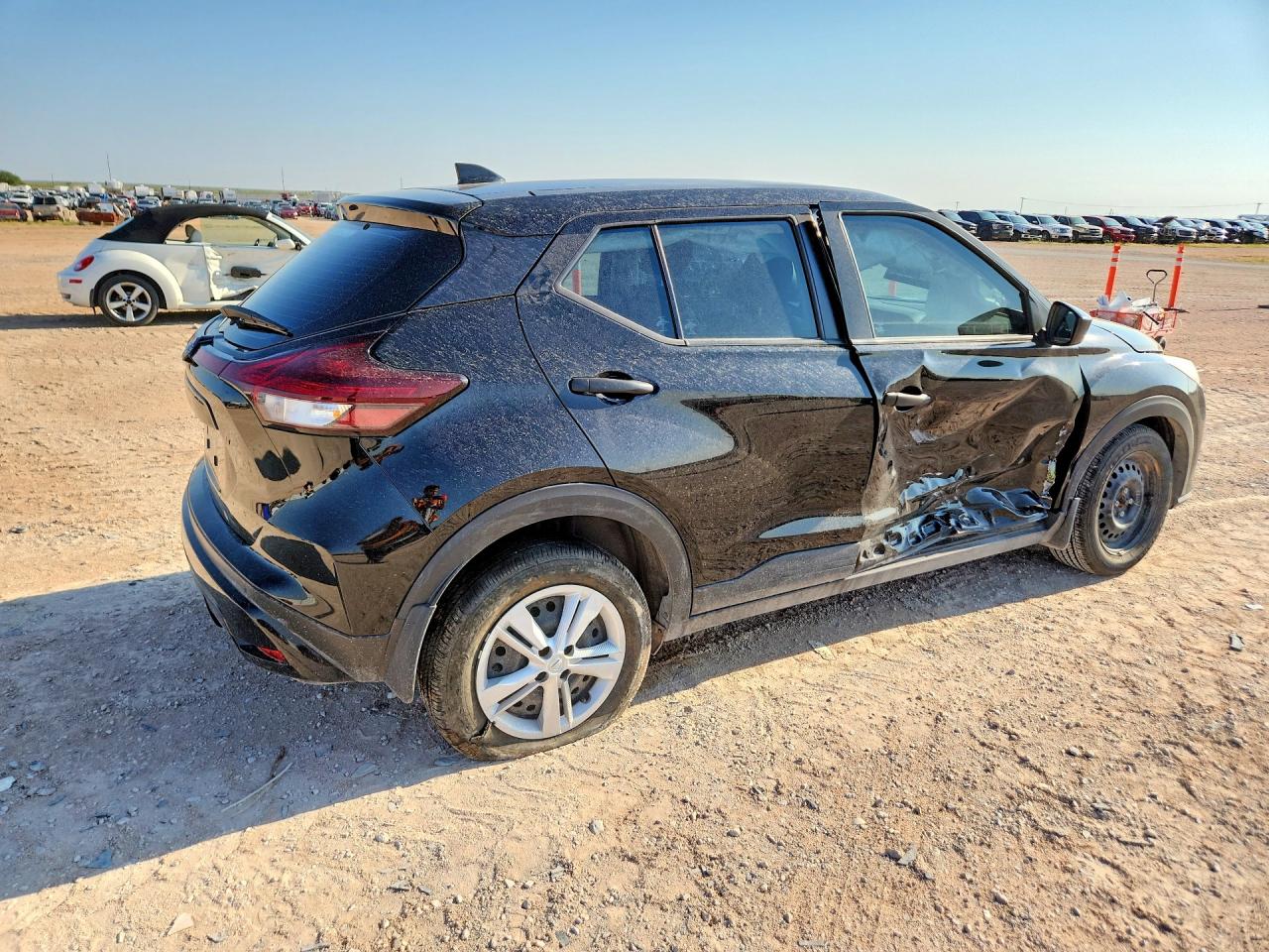 2024 NISSAN KICKS