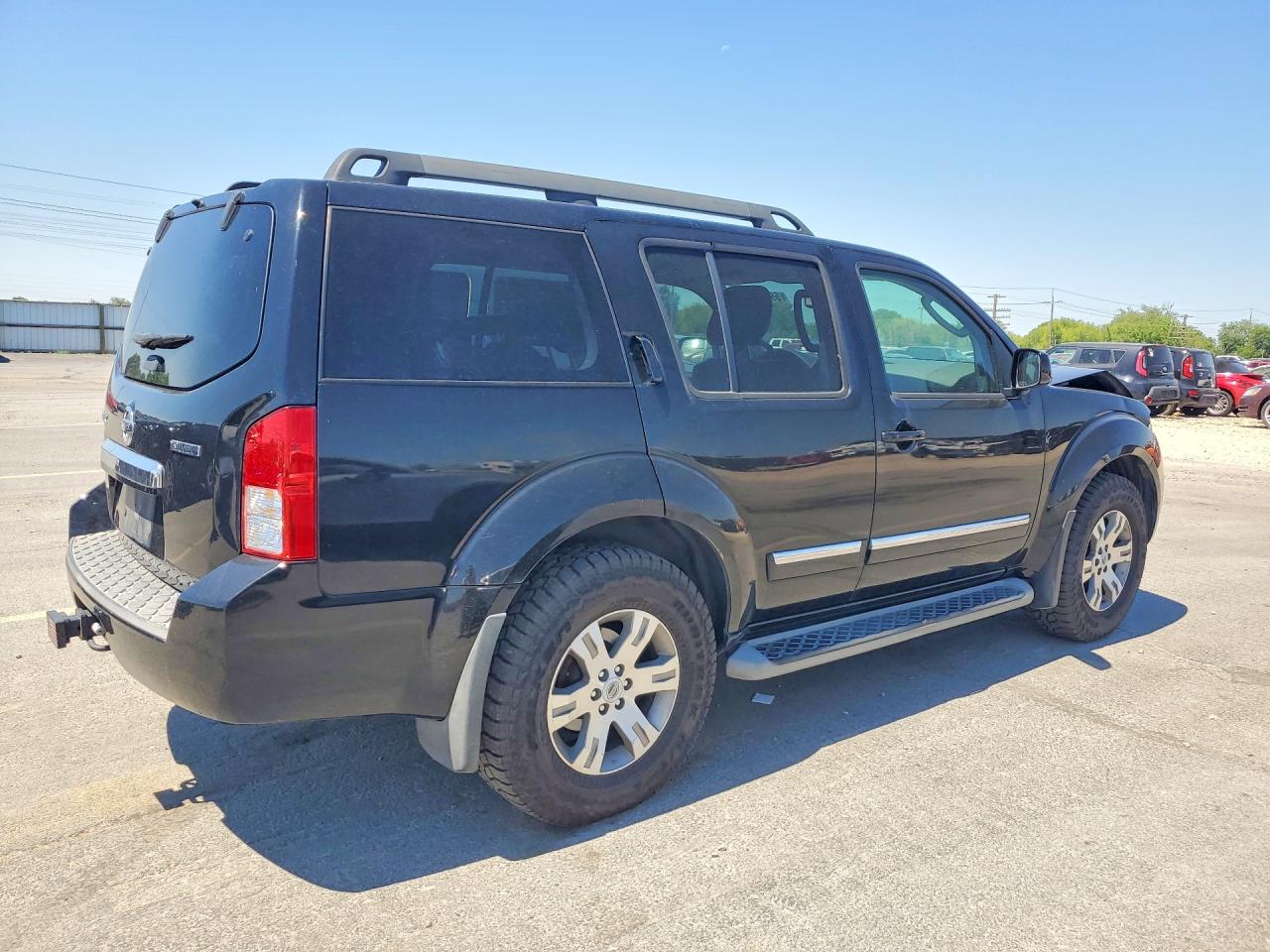 2011 NISSAN PATHFINDER