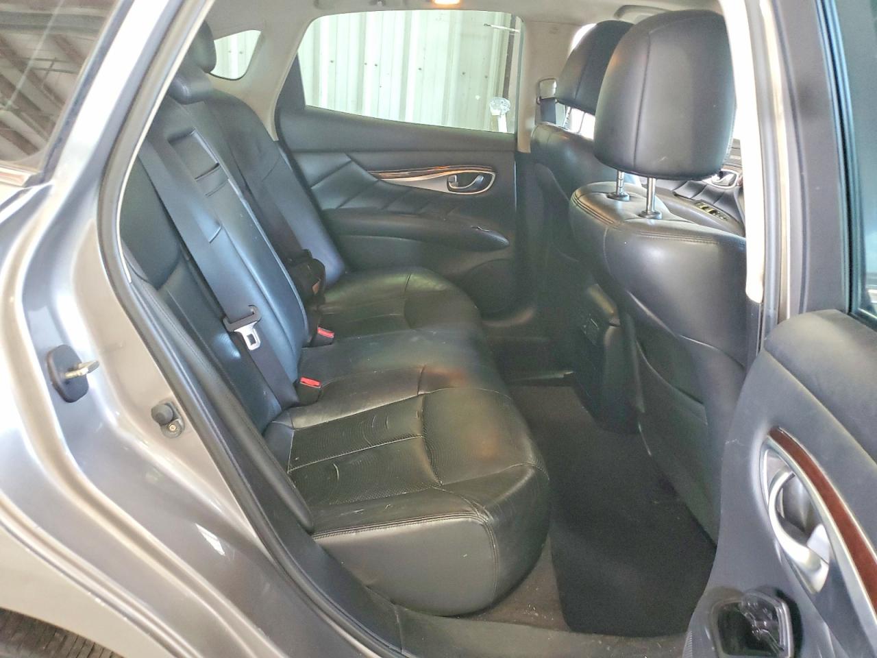 2011 INFINITI M37