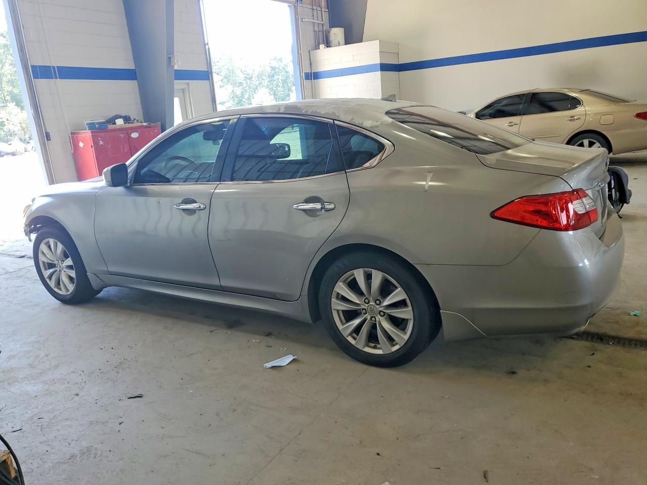 2011 INFINITI M37