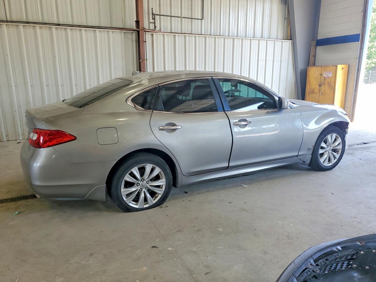 2011 INFINITI M37
