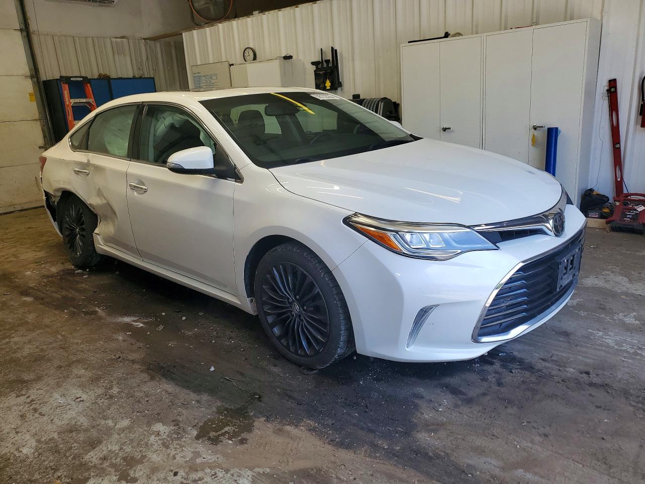 2017 TOYOTA AVALON