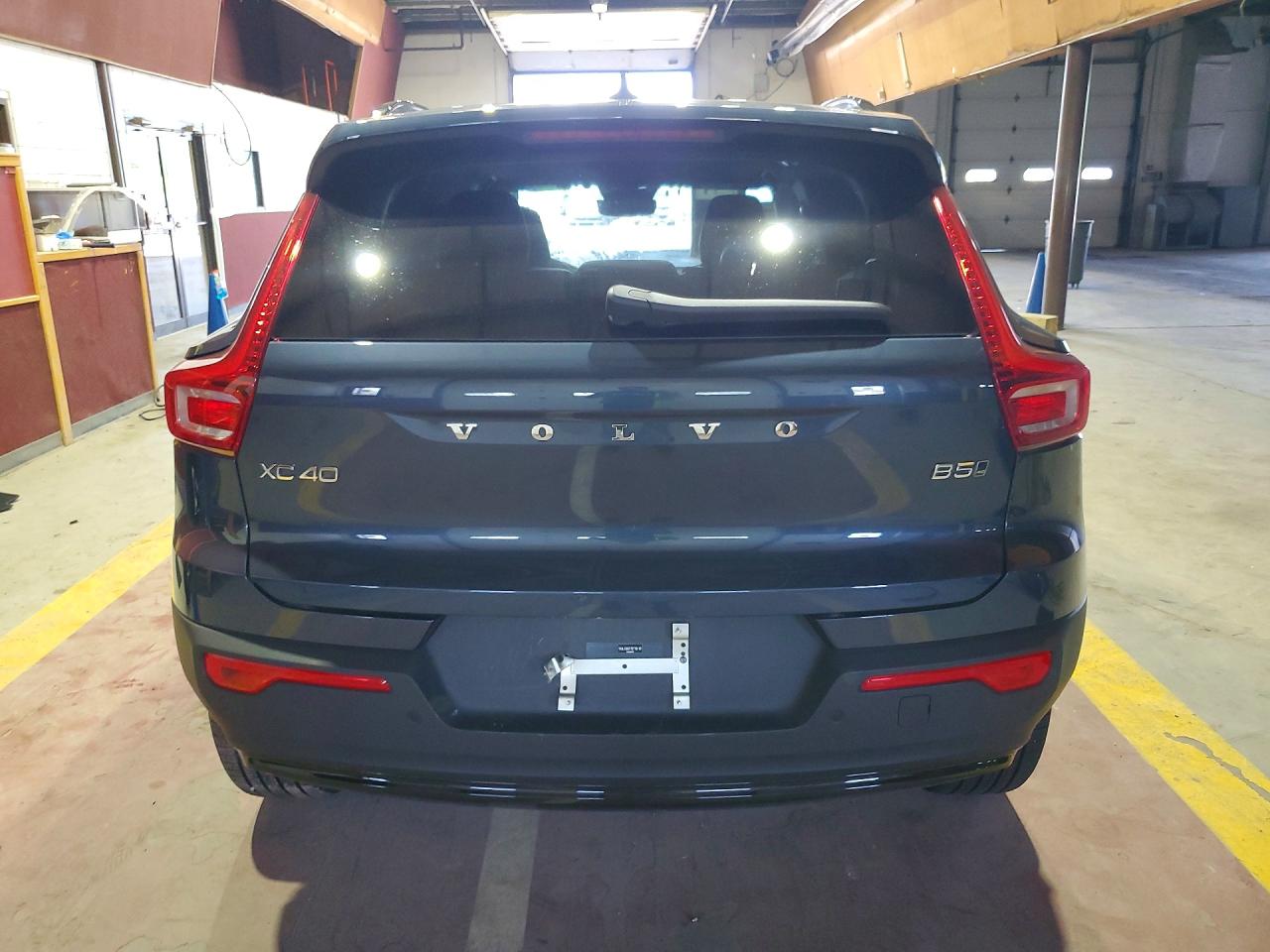 2026 VOLVO XC40