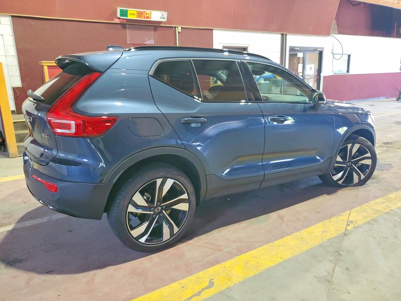 2026 VOLVO XC40