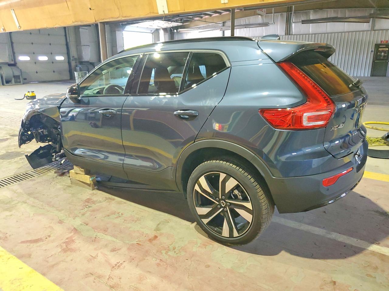 2026 VOLVO XC40