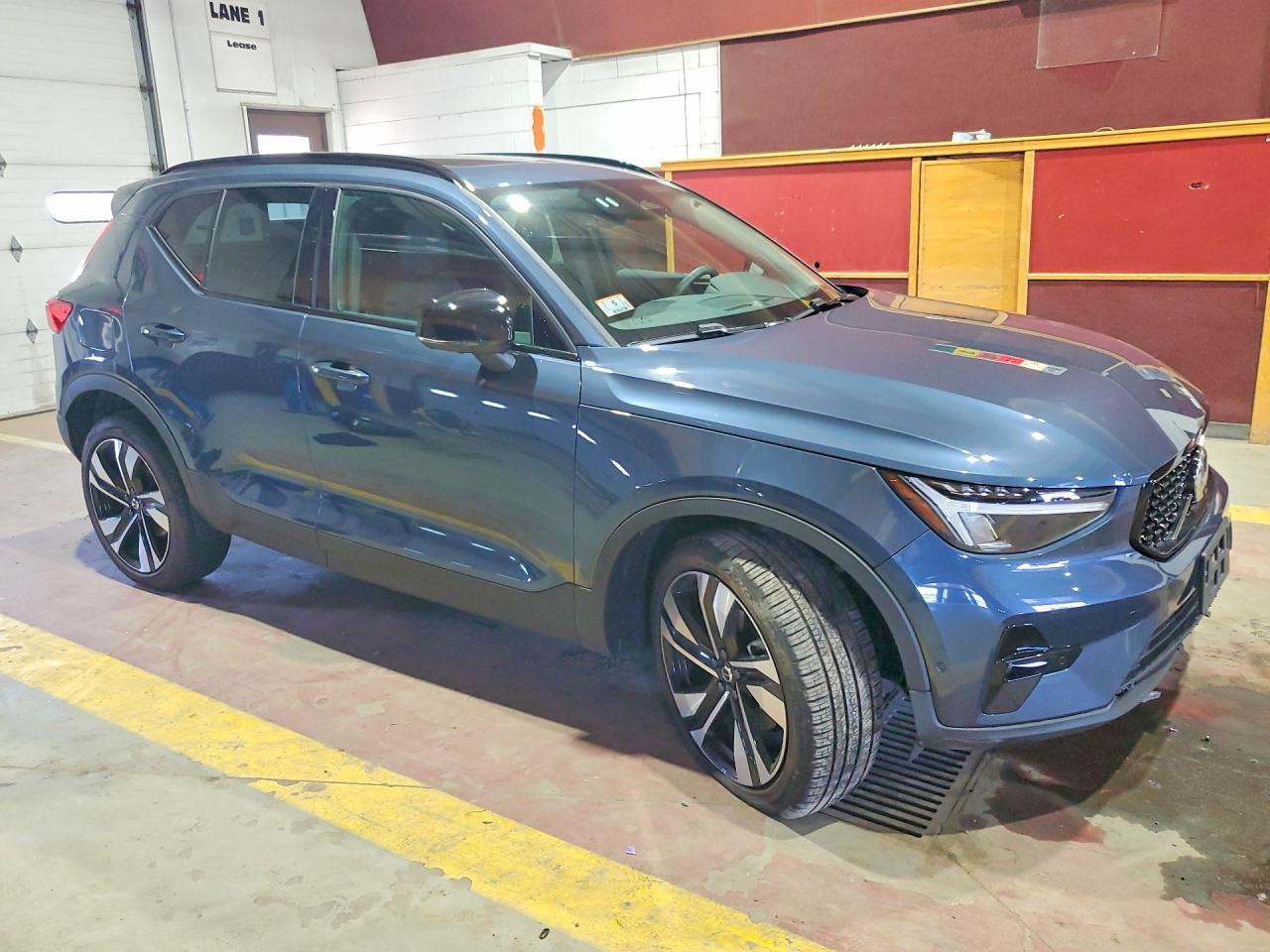 2026 VOLVO XC40