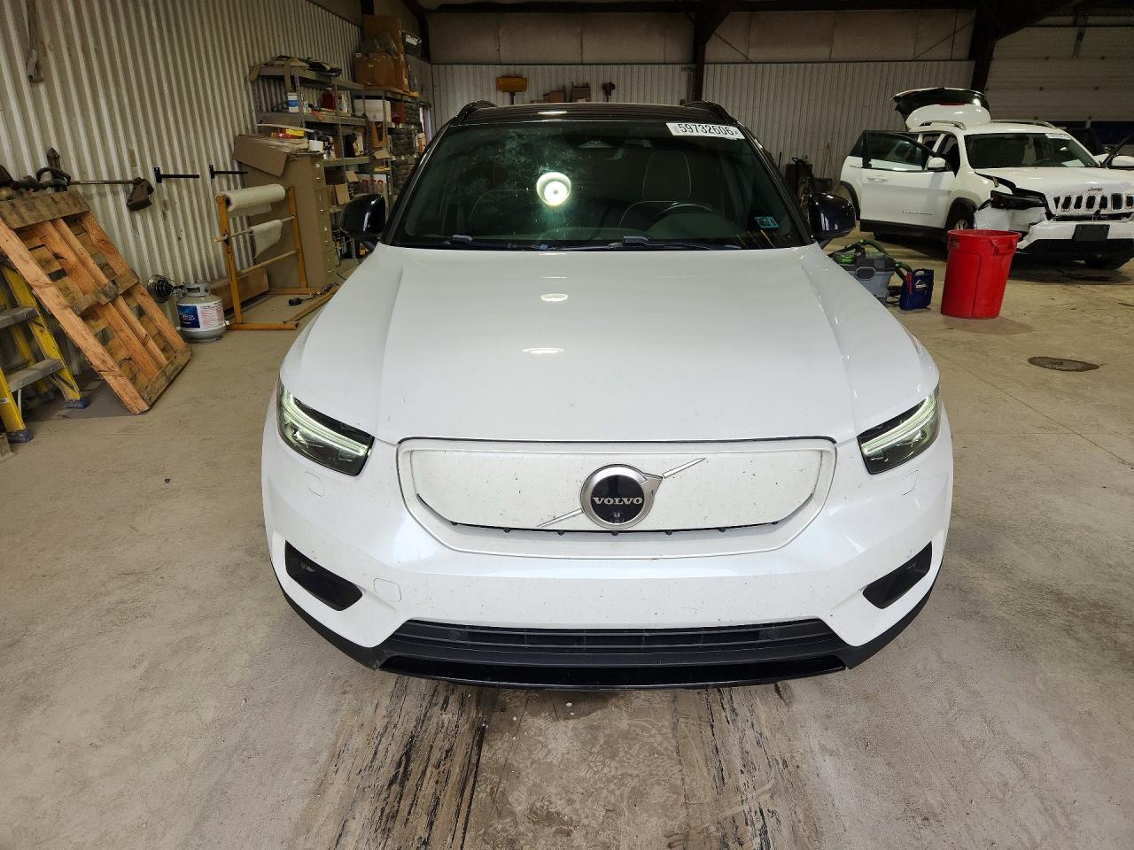 2021 VOLVO XC40