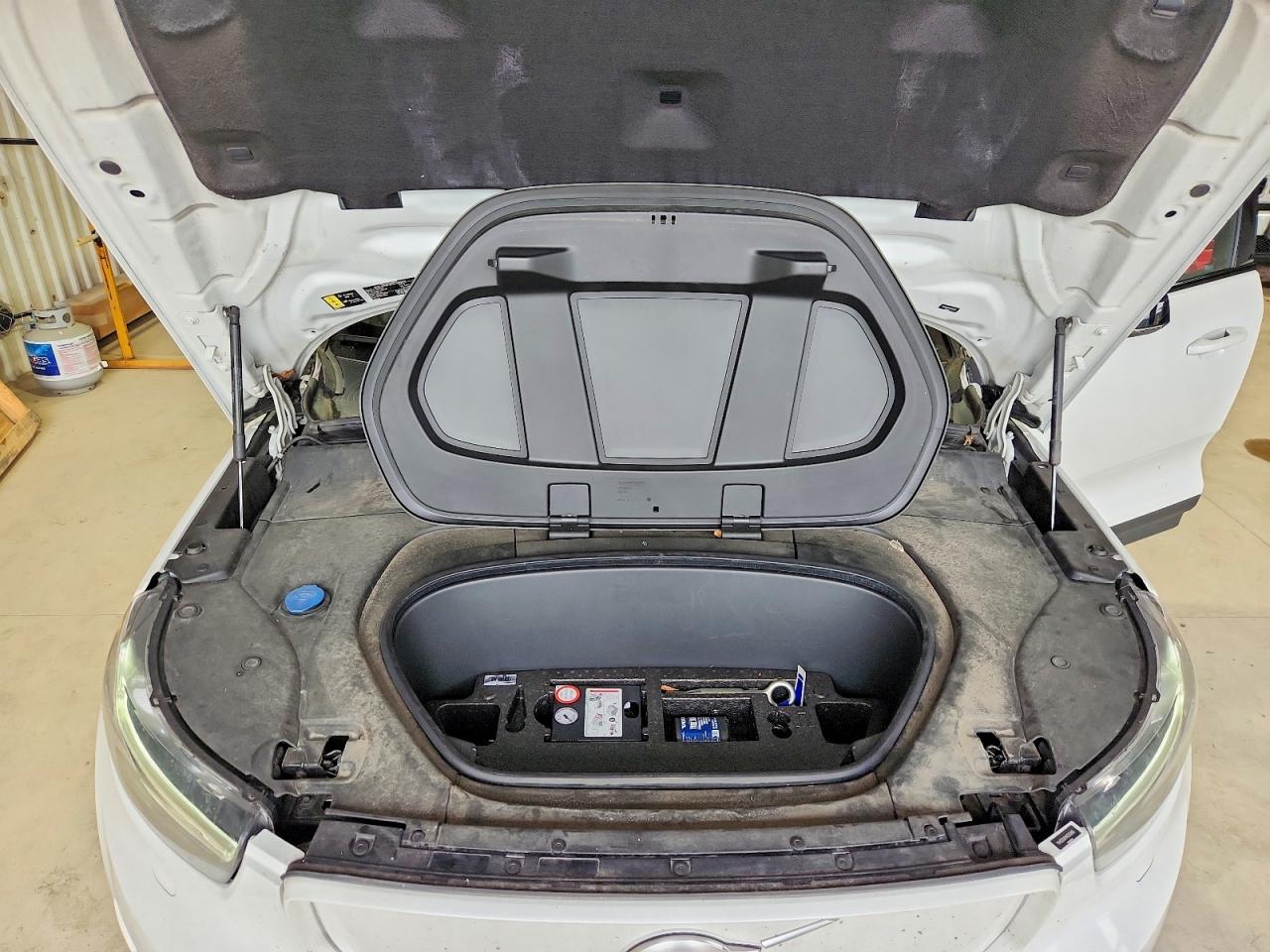 2021 VOLVO XC40