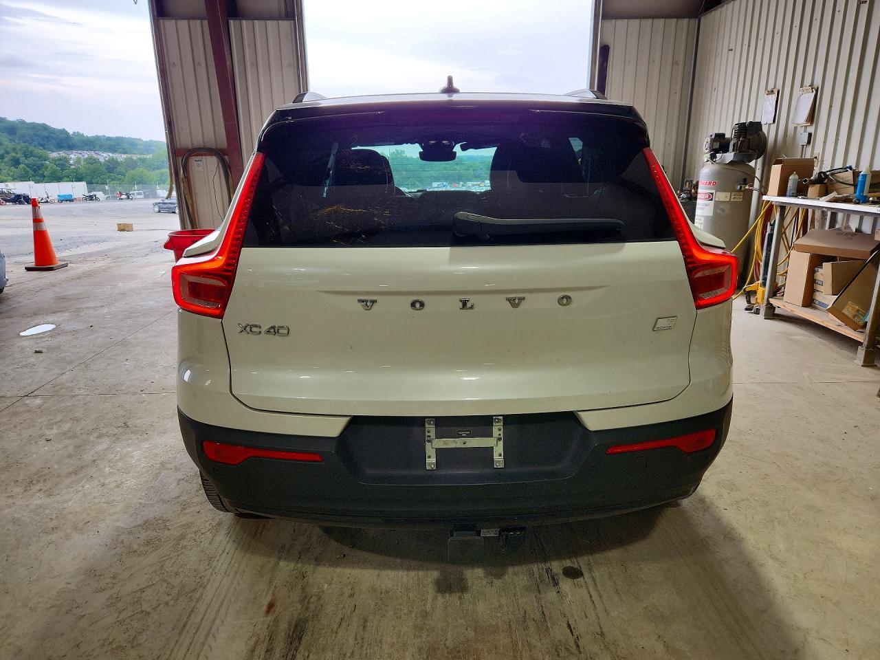 2021 VOLVO XC40