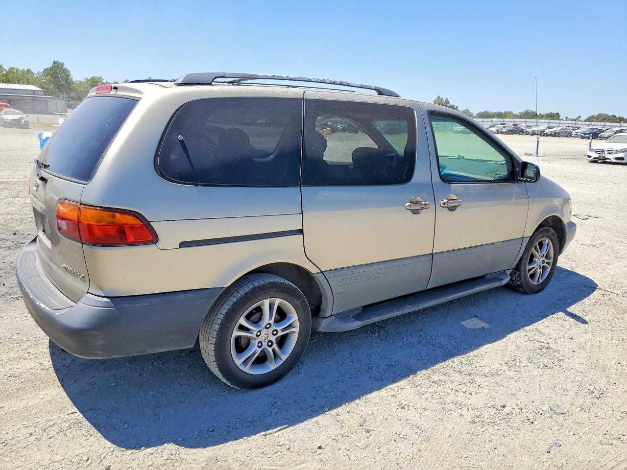 2000 TOYOTA SIENNA