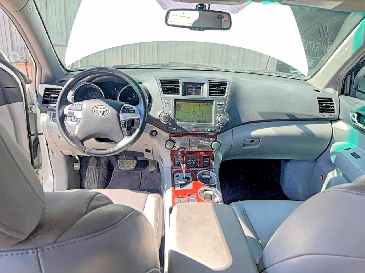 2011 TOYOTA HIGHLANDER