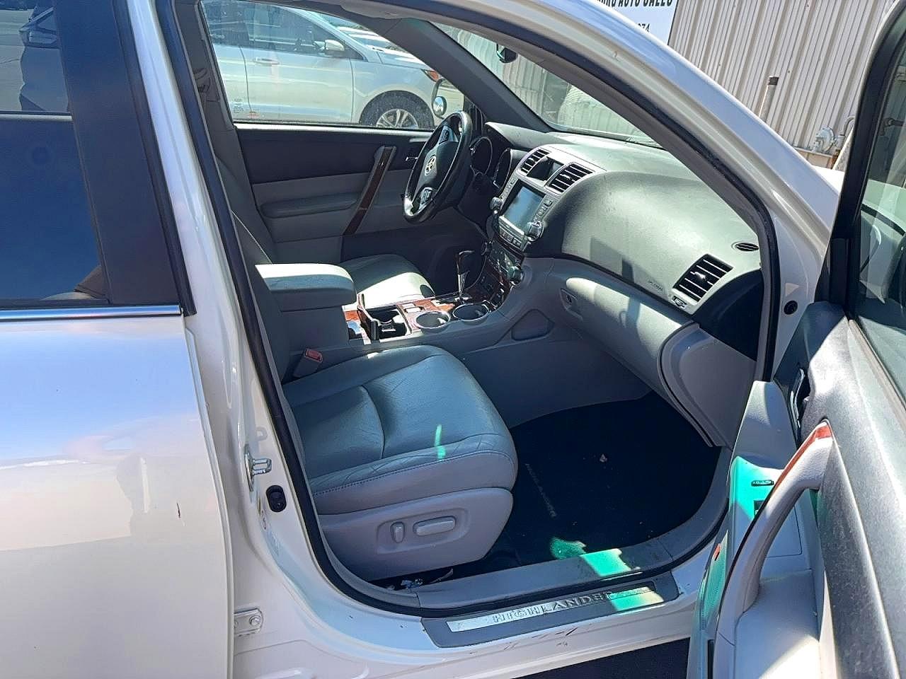 2011 TOYOTA HIGHLANDER