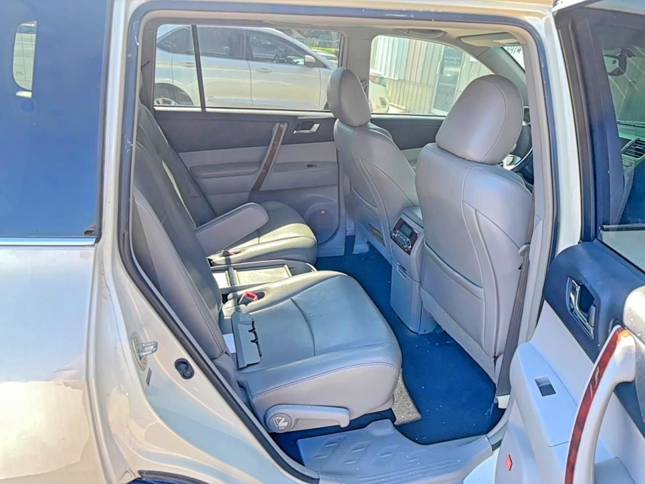 2011 TOYOTA HIGHLANDER